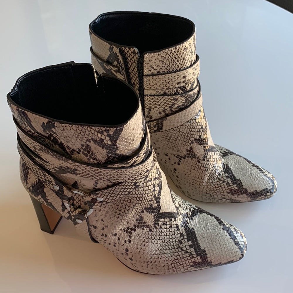 Size 8 Vince Camuto Snakeskin boots